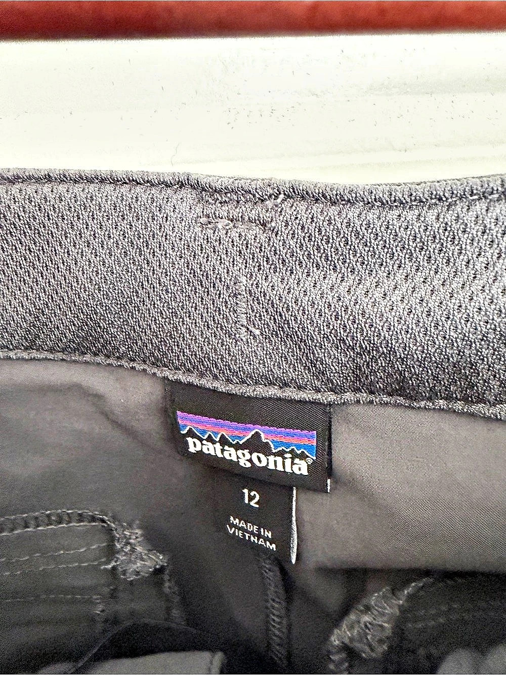 Patagonia Women’s Gray Cargo Hiking
Pants Size 12 - Picture 3 of 4